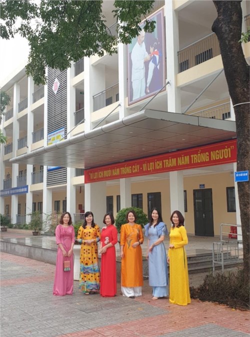 Trường THCS TT Yên Viên hưởng ứng “Tuần lễ áo dài”